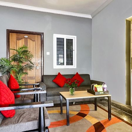 Super Townhouse Rcc Blizz Hotel Kondapur  Bagian luar foto