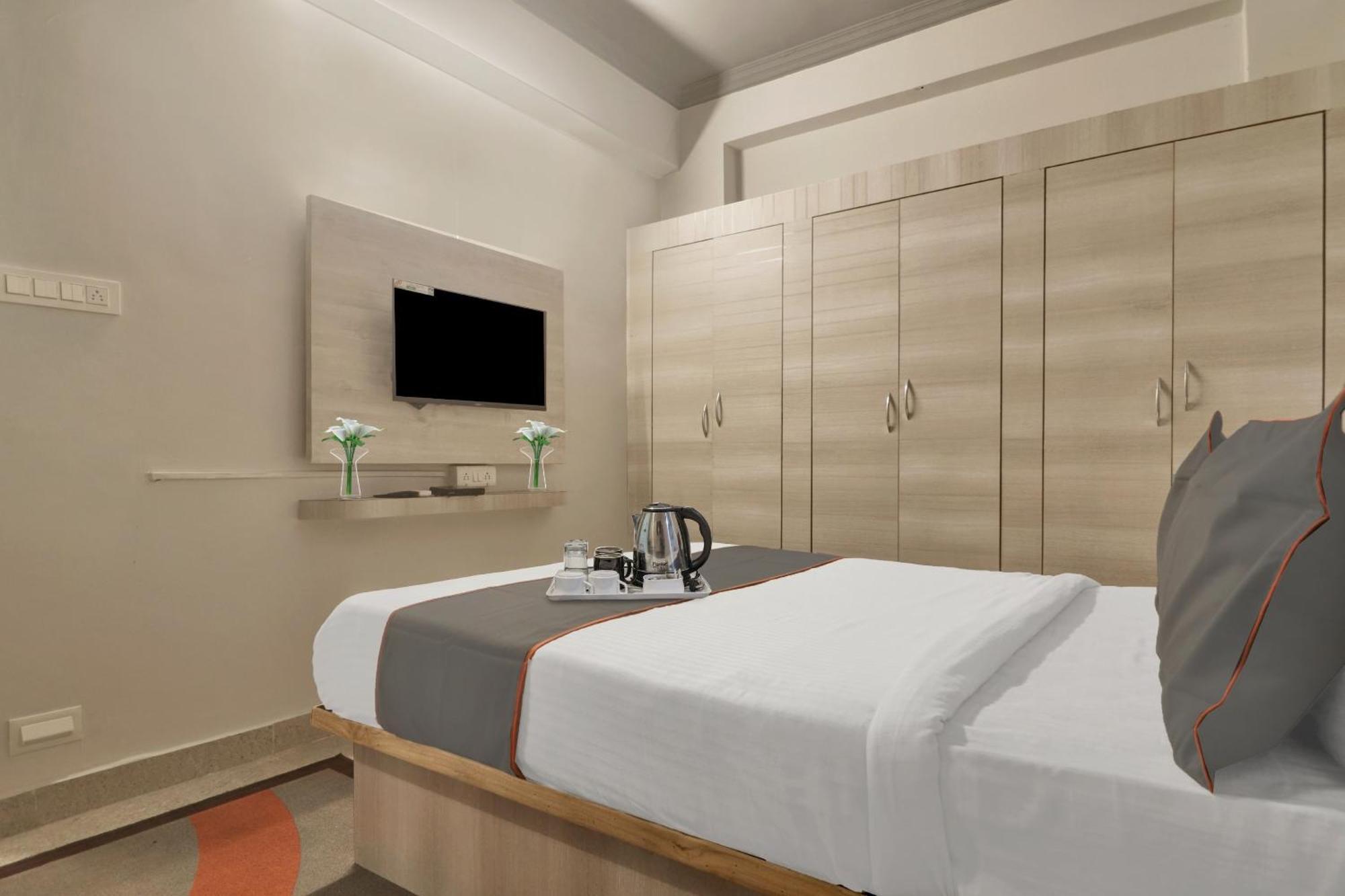 Super Townhouse Rcc Blizz Hotel Kondapur  Bagian luar foto