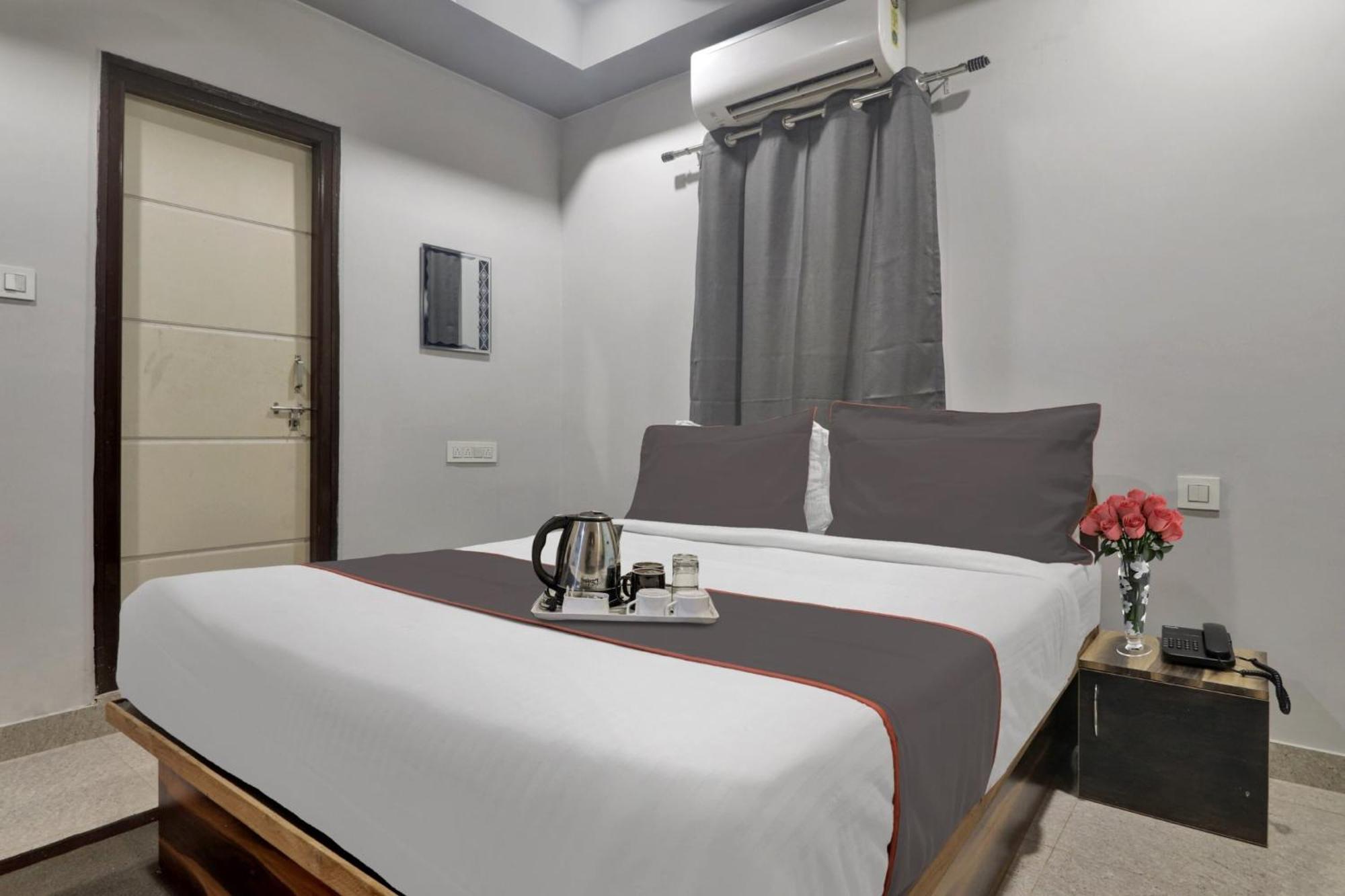 Super Townhouse Rcc Blizz Hotel Kondapur  Bagian luar foto