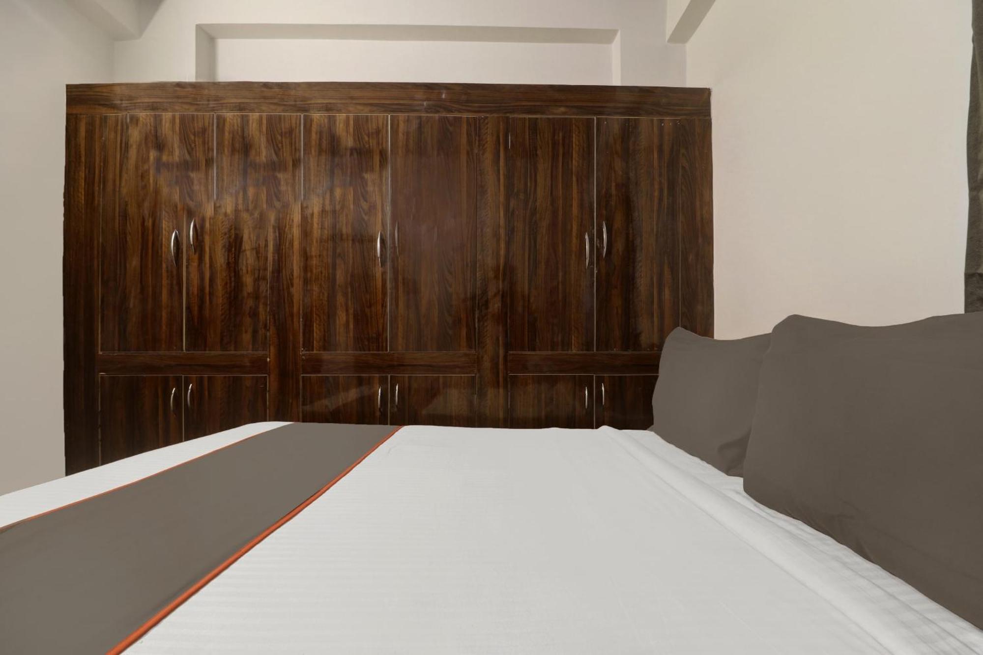 Super Townhouse Rcc Blizz Hotel Kondapur  Bagian luar foto