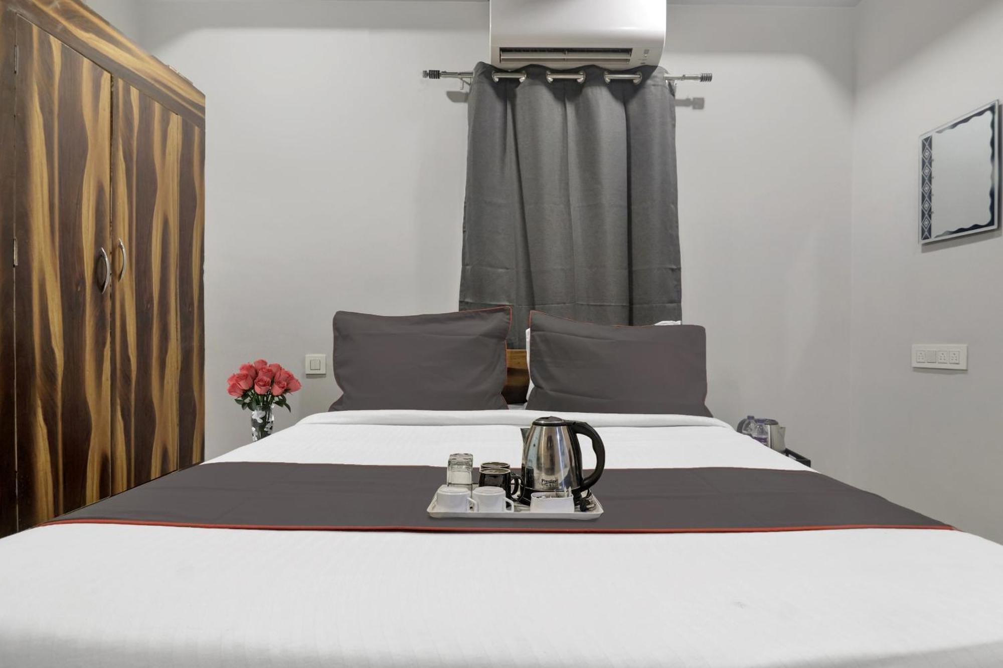 Super Townhouse Rcc Blizz Hotel Kondapur  Bagian luar foto