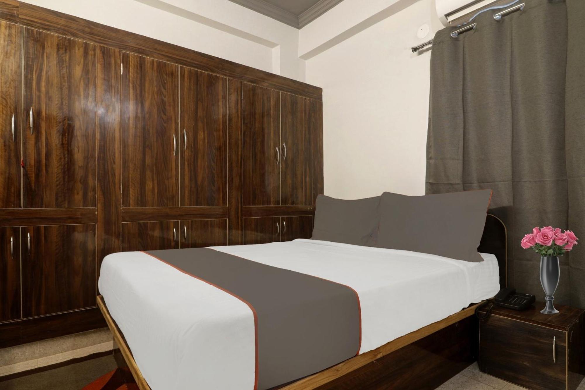 Super Townhouse Rcc Blizz Hotel Kondapur  Bagian luar foto