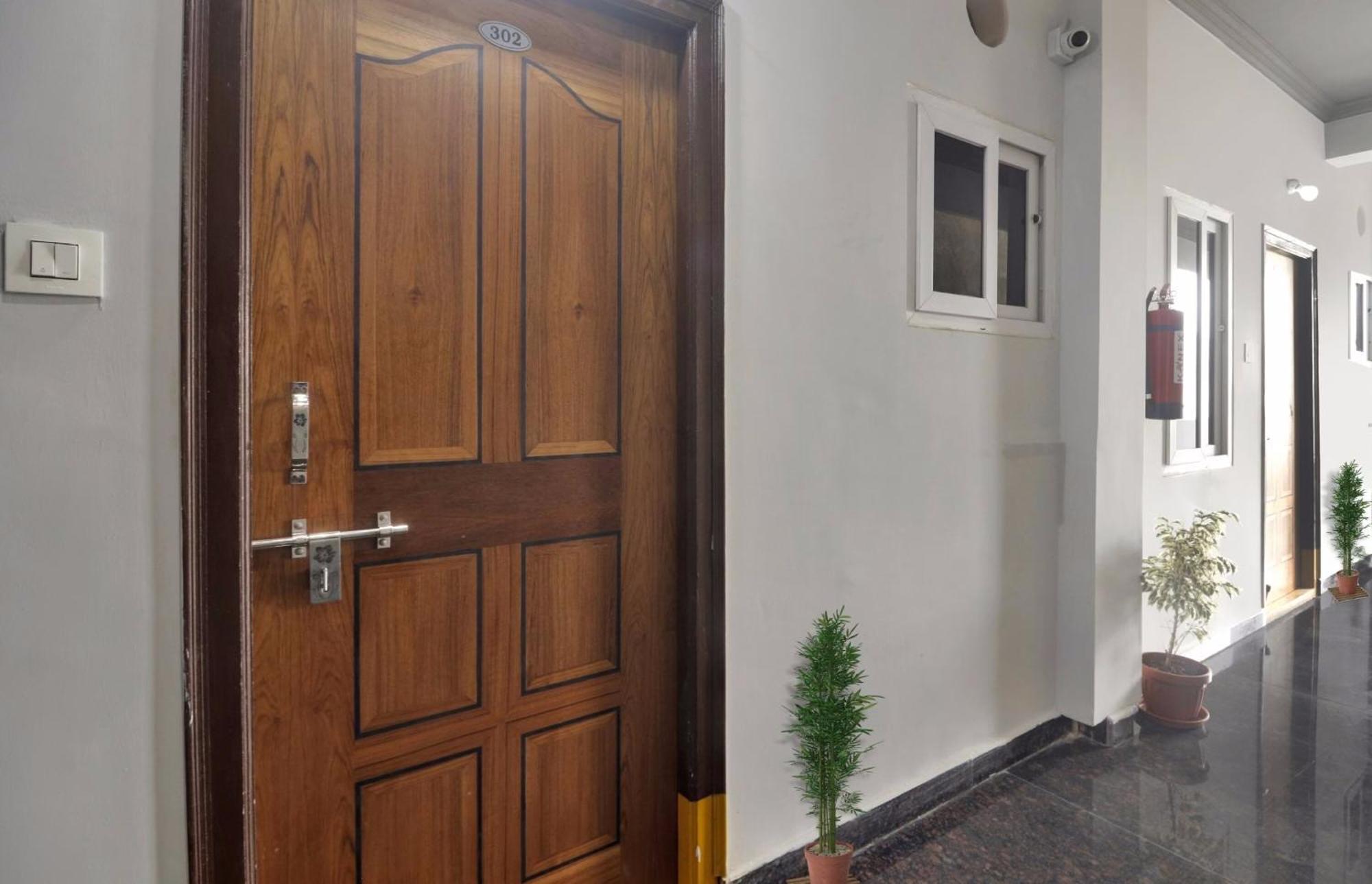 Super Townhouse Rcc Blizz Hotel Kondapur  Bagian luar foto