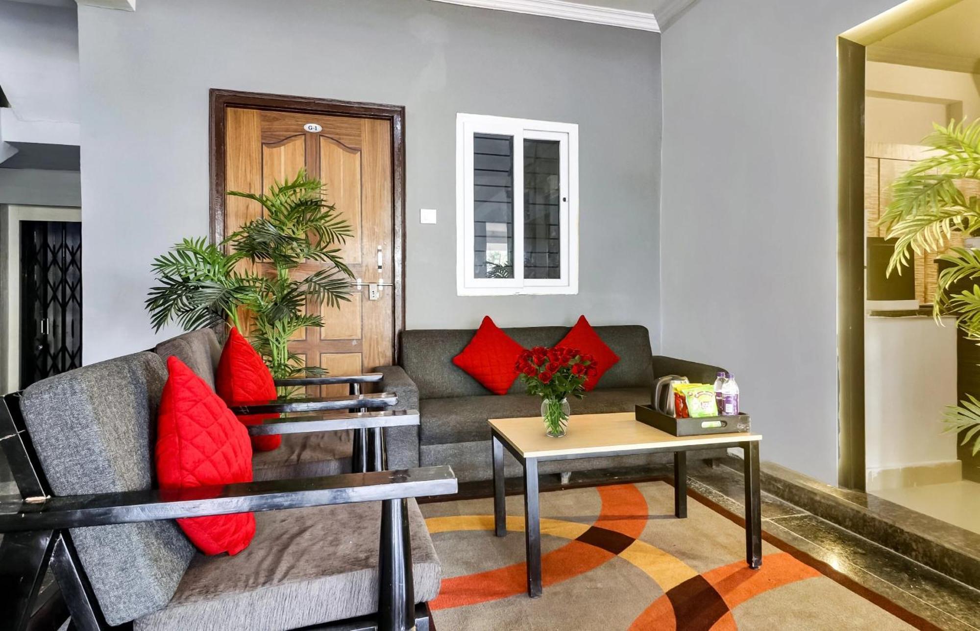 Super Townhouse Rcc Blizz Hotel Kondapur  Bagian luar foto