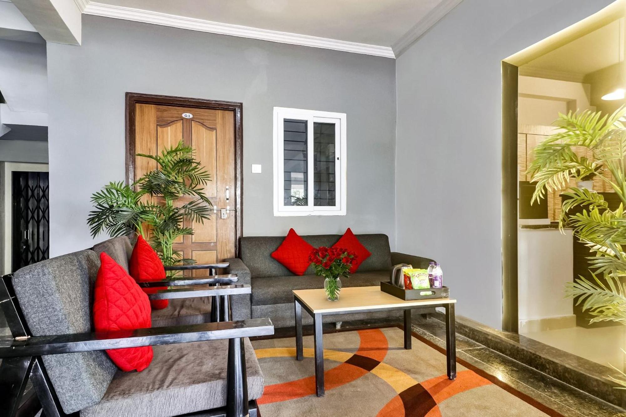 Super Townhouse Rcc Blizz Hotel Kondapur  Bagian luar foto