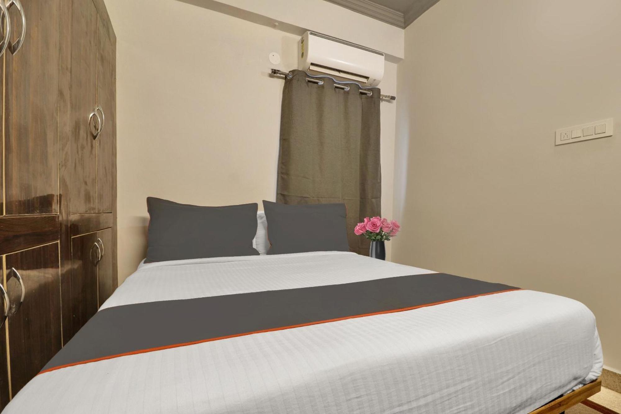 Super Townhouse Rcc Blizz Hotel Kondapur  Bagian luar foto