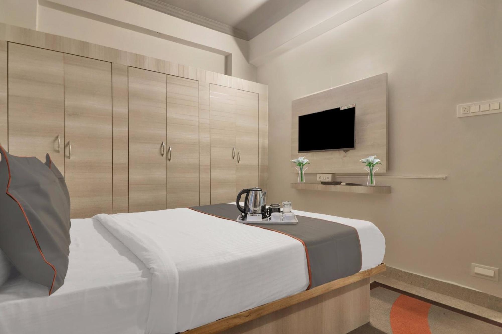 Super Townhouse Rcc Blizz Hotel Kondapur  Bagian luar foto