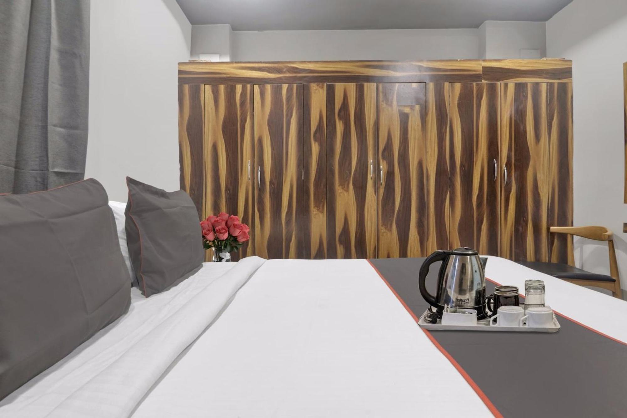 Super Townhouse Rcc Blizz Hotel Kondapur  Bagian luar foto