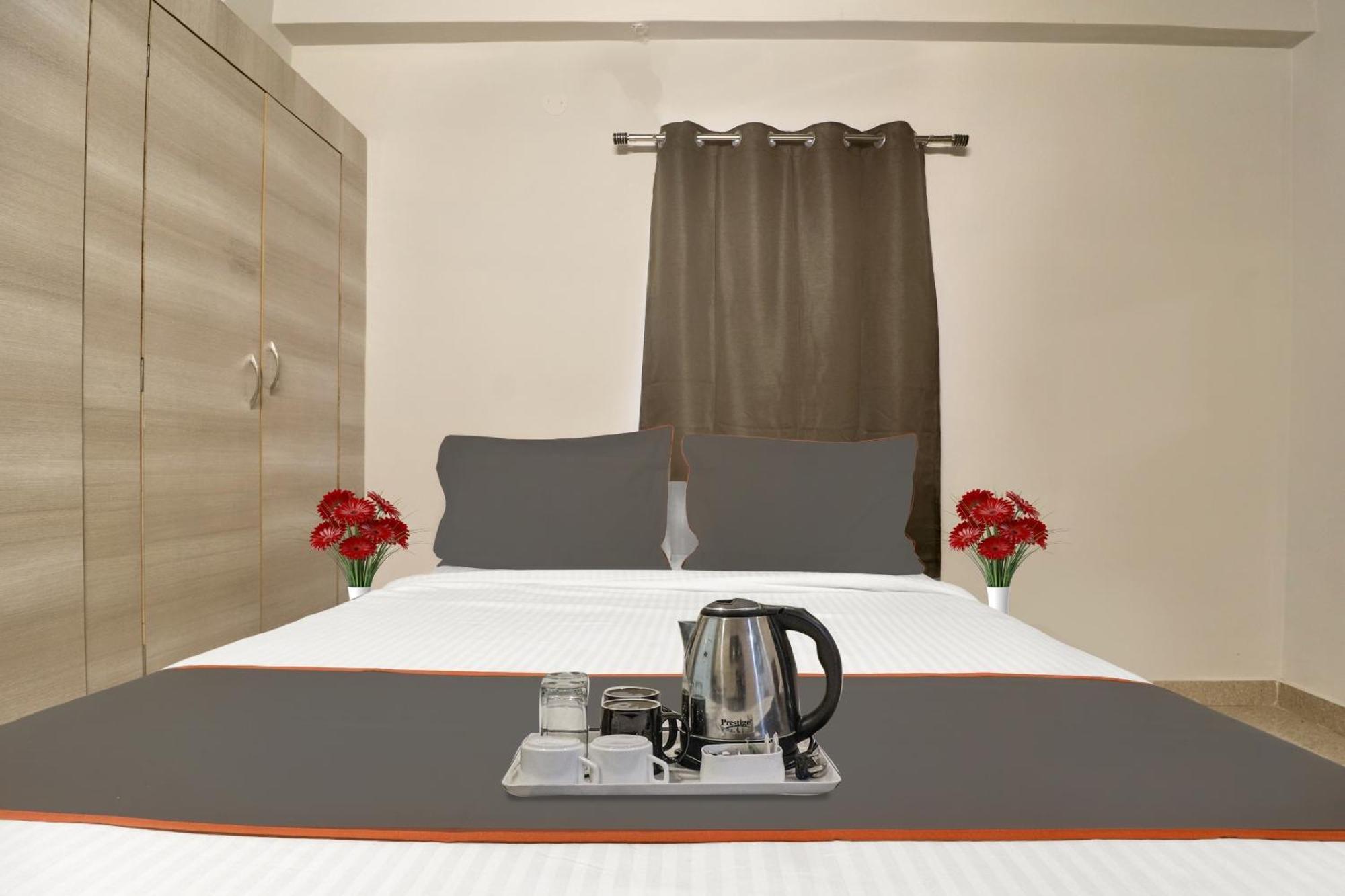 Super Townhouse Rcc Blizz Hotel Kondapur  Bagian luar foto