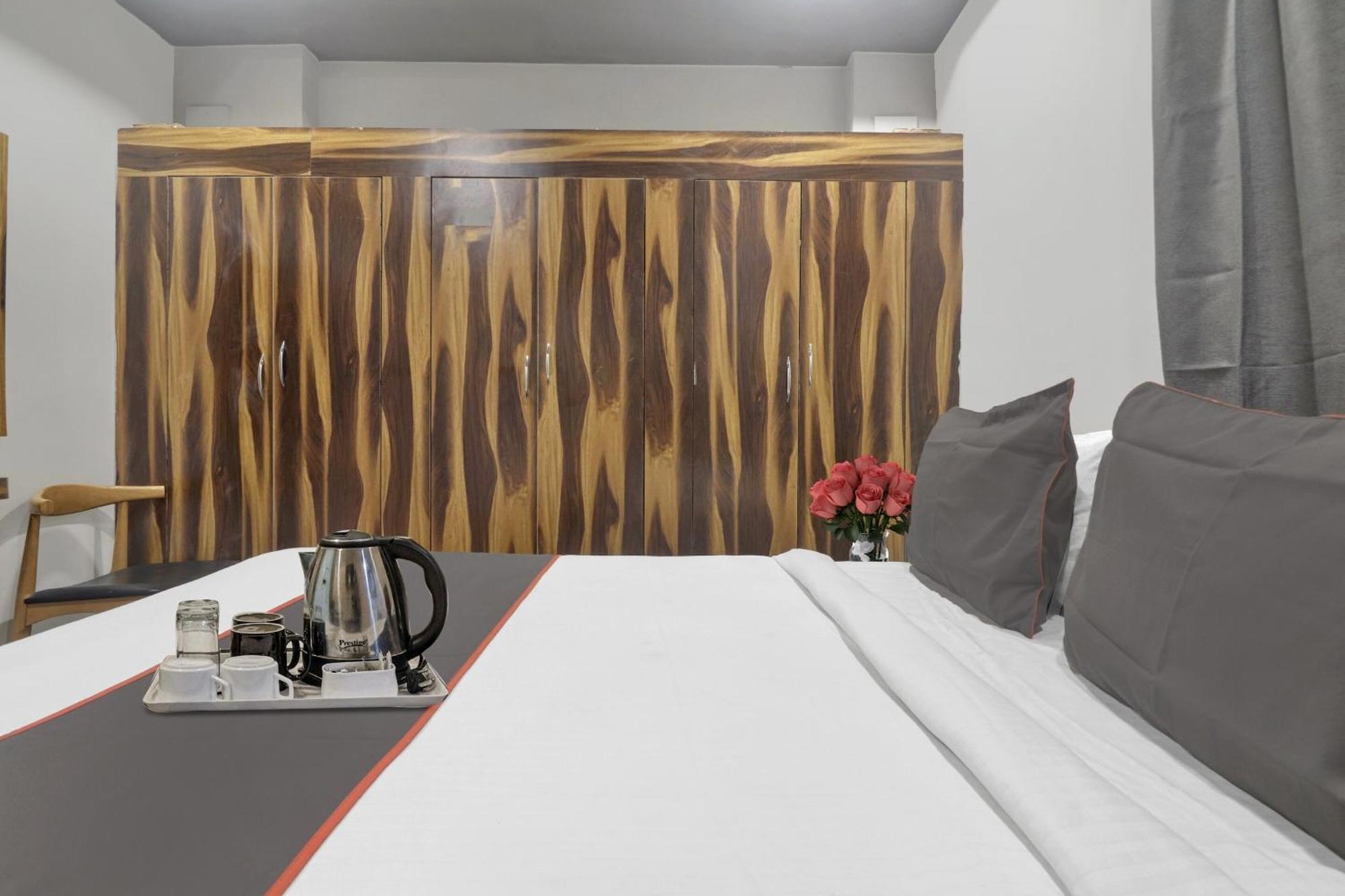Super Townhouse Rcc Blizz Hotel Kondapur  Bagian luar foto